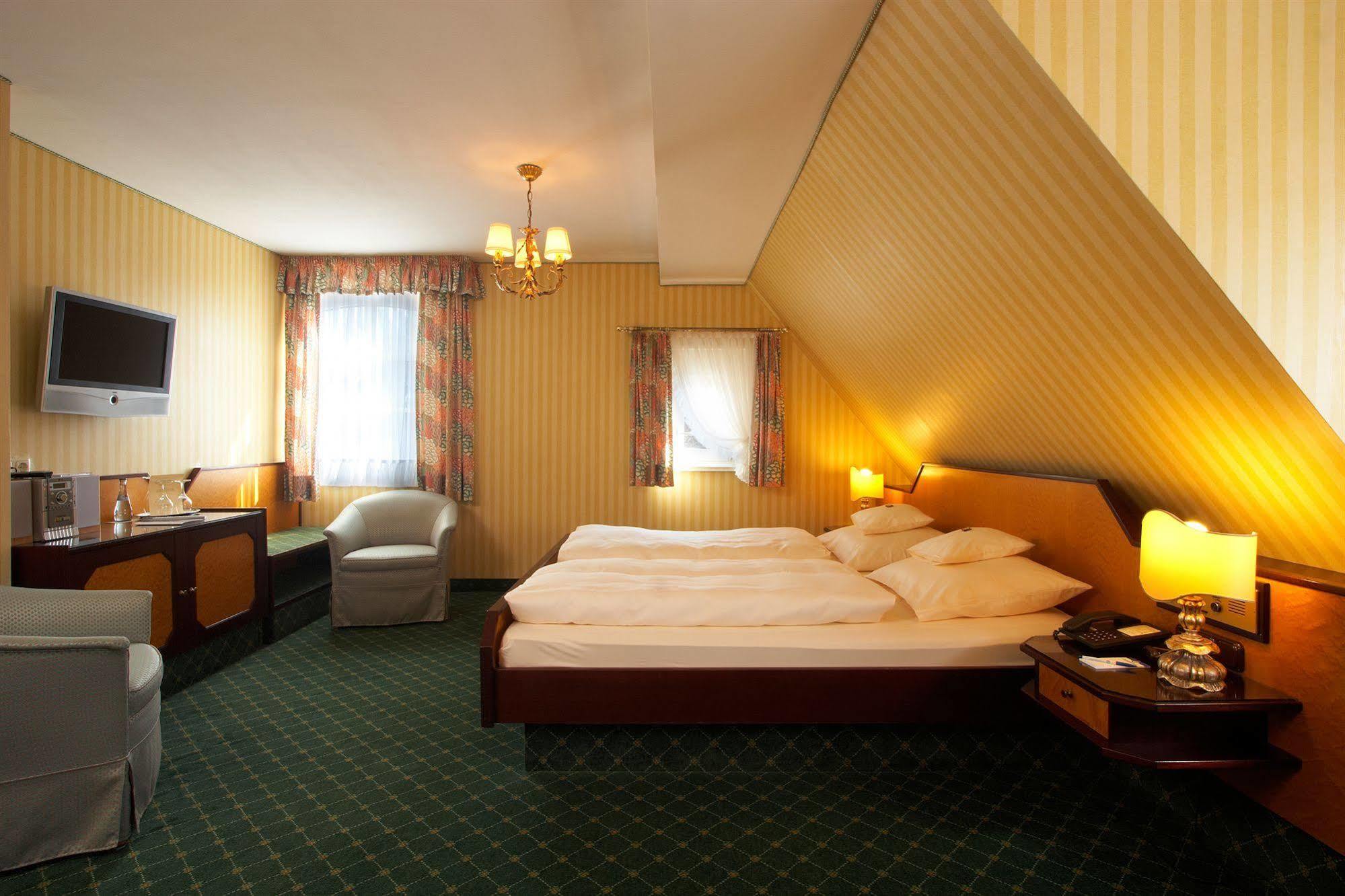 Hotel Brauereigasthof Landwehr-Braeu Reichelshofen Extérieur photo