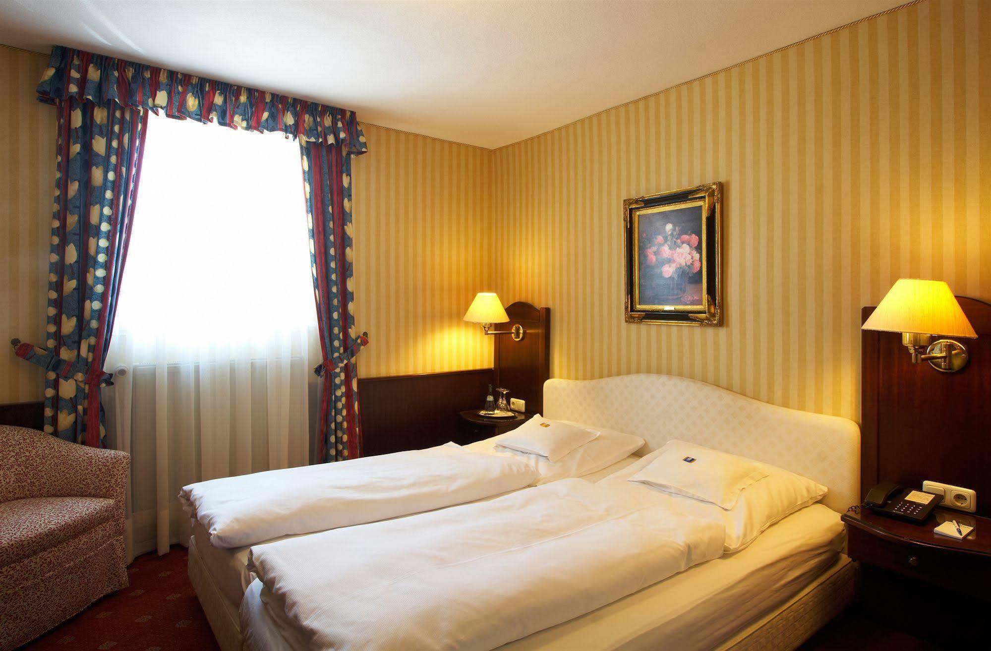 Hotel Brauereigasthof Landwehr-Braeu Reichelshofen Extérieur photo