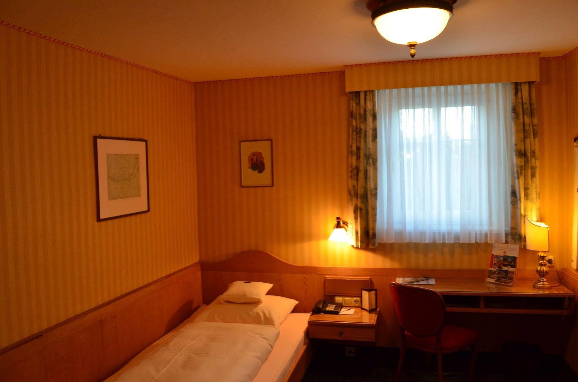 Hotel Brauereigasthof Landwehr-Braeu Reichelshofen Extérieur photo