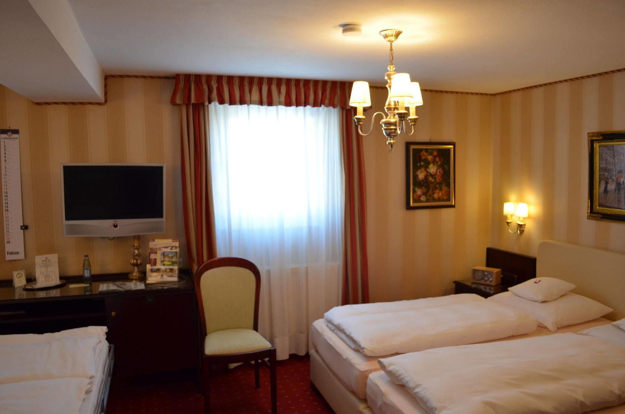 Hotel Brauereigasthof Landwehr-Braeu Reichelshofen Extérieur photo